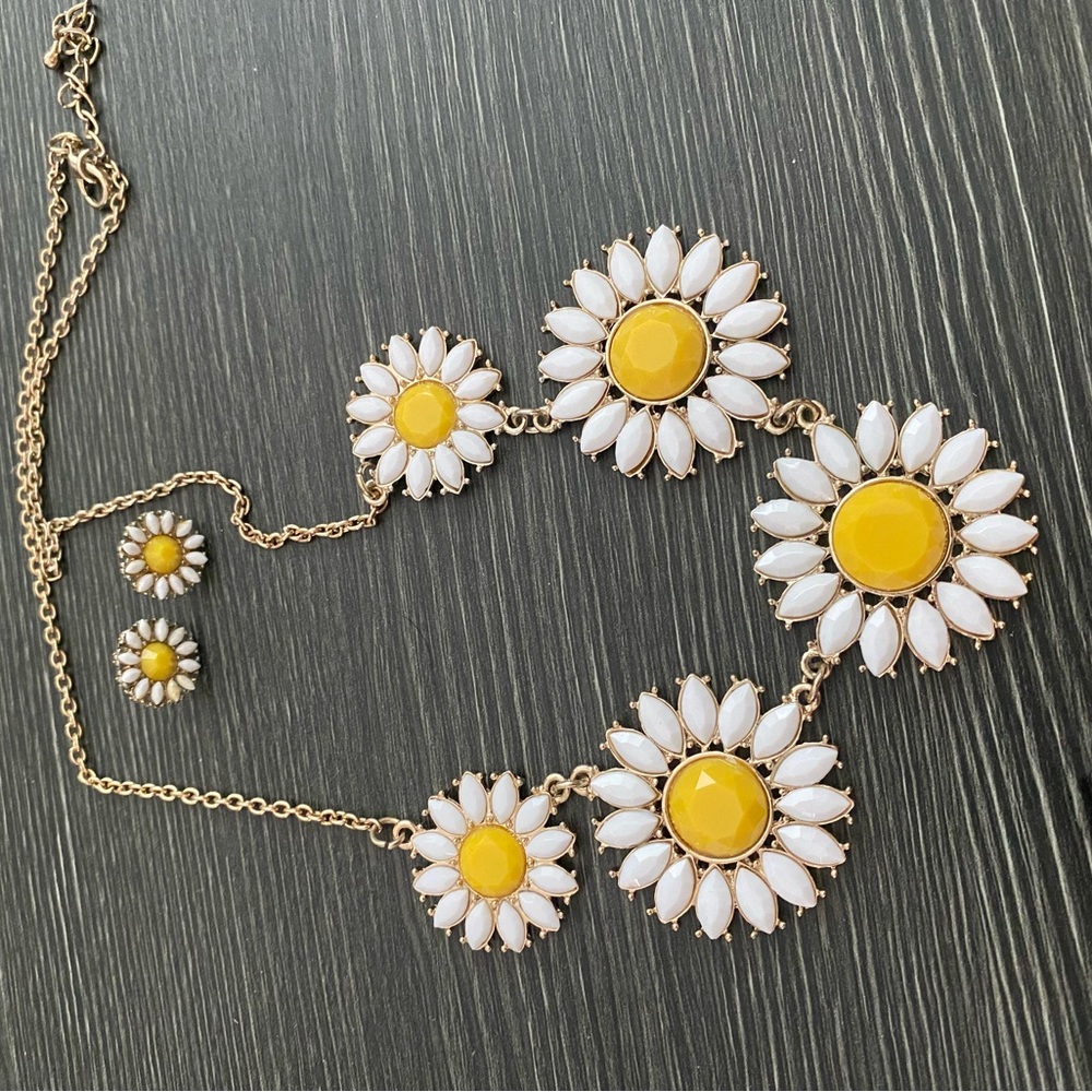 Sunflower Daisy Statement Necklace and Earring Set - Yellow and White